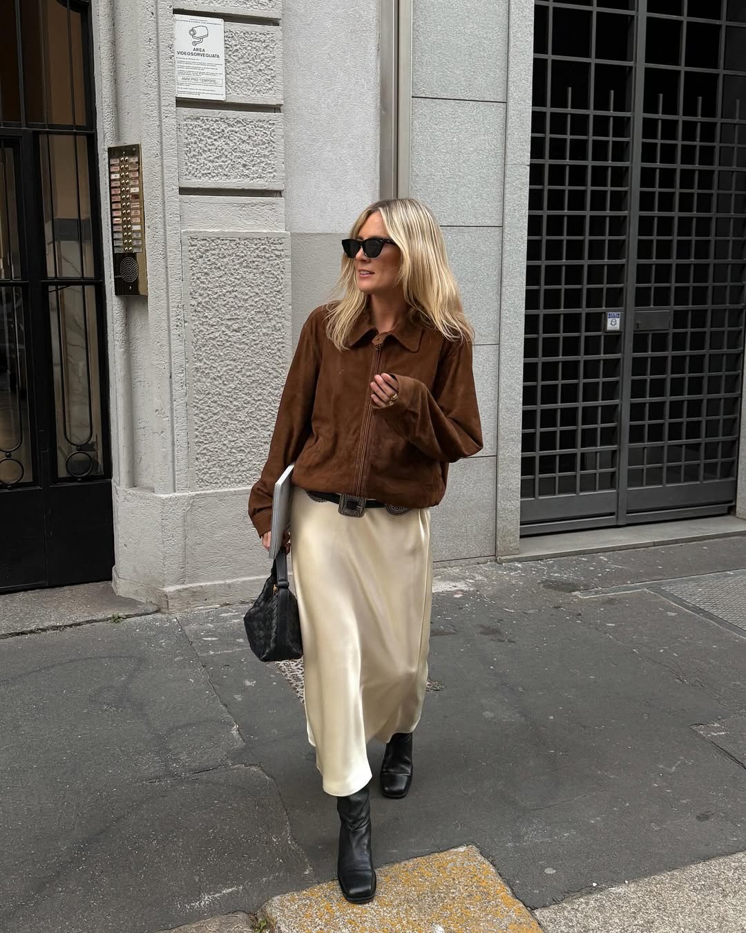 bota cano curto com calça wide leg