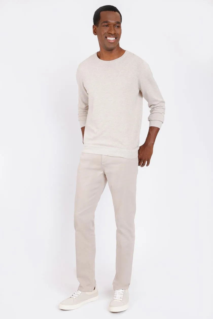 calça bege sarja ou alfaiataria com tênis branco