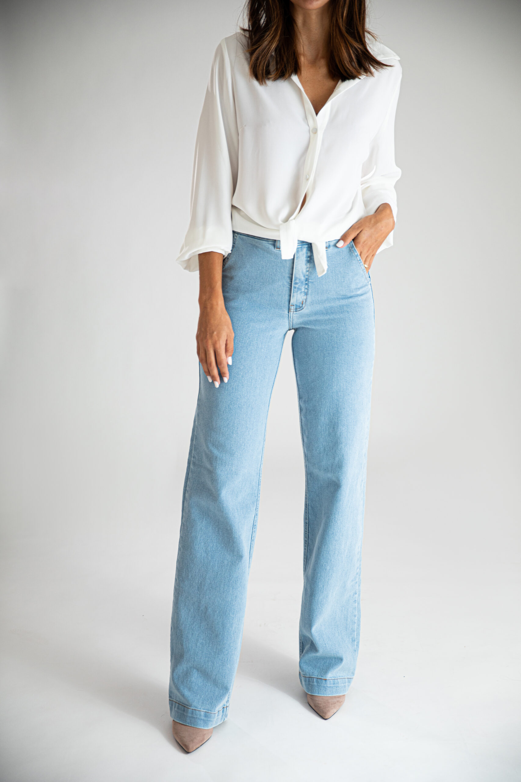 calça wide leg com tênis