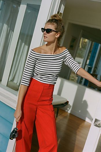 como escolher blusa listrada ideal para calça vermelha