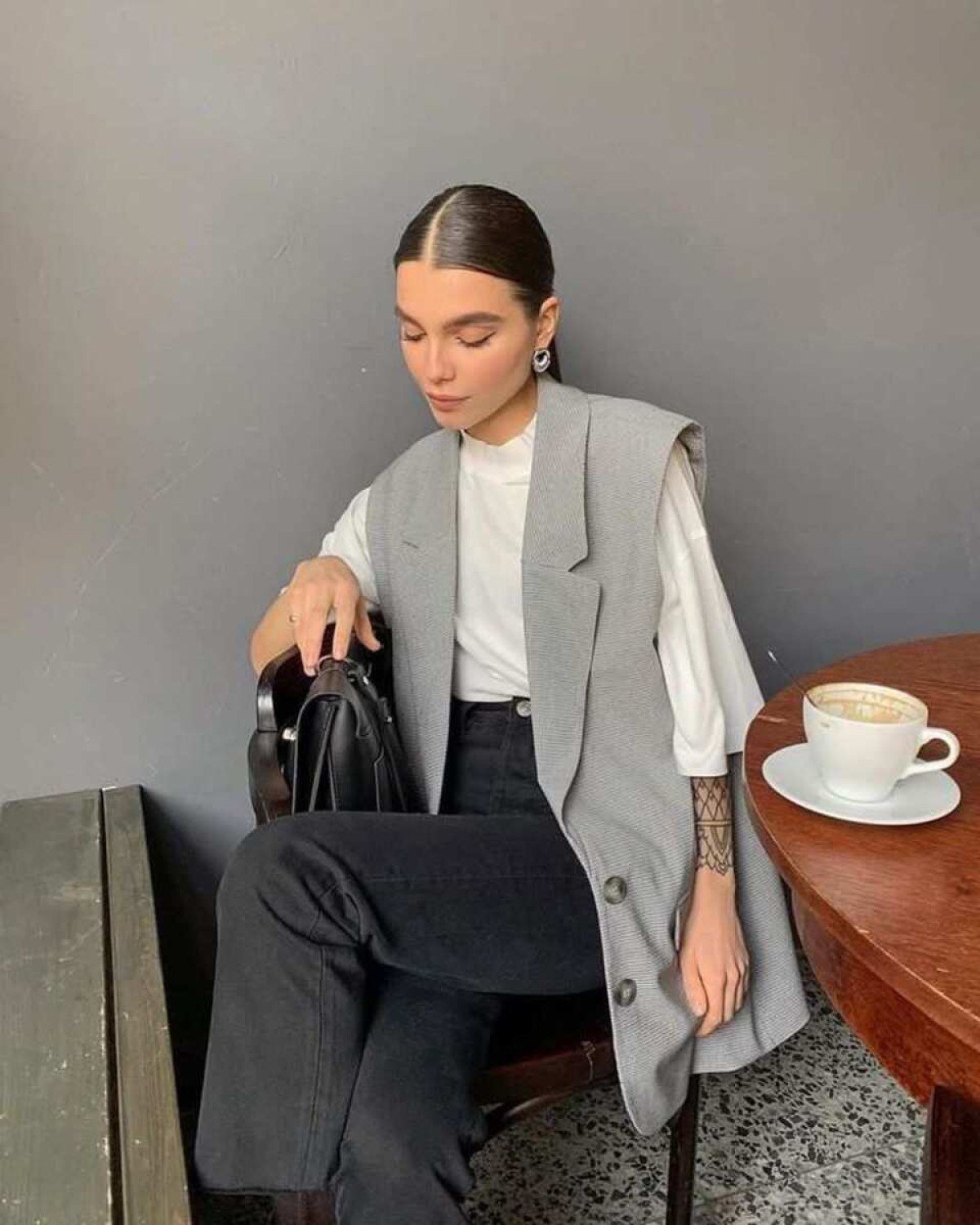 como usar colete jeans com calça alfaiataria