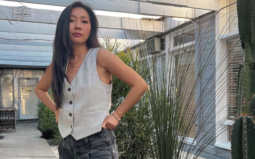 como não errar ao combinar colete jeans e calça alfaiataria