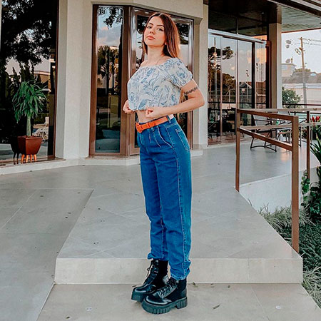 looks com coturno e mom jeans