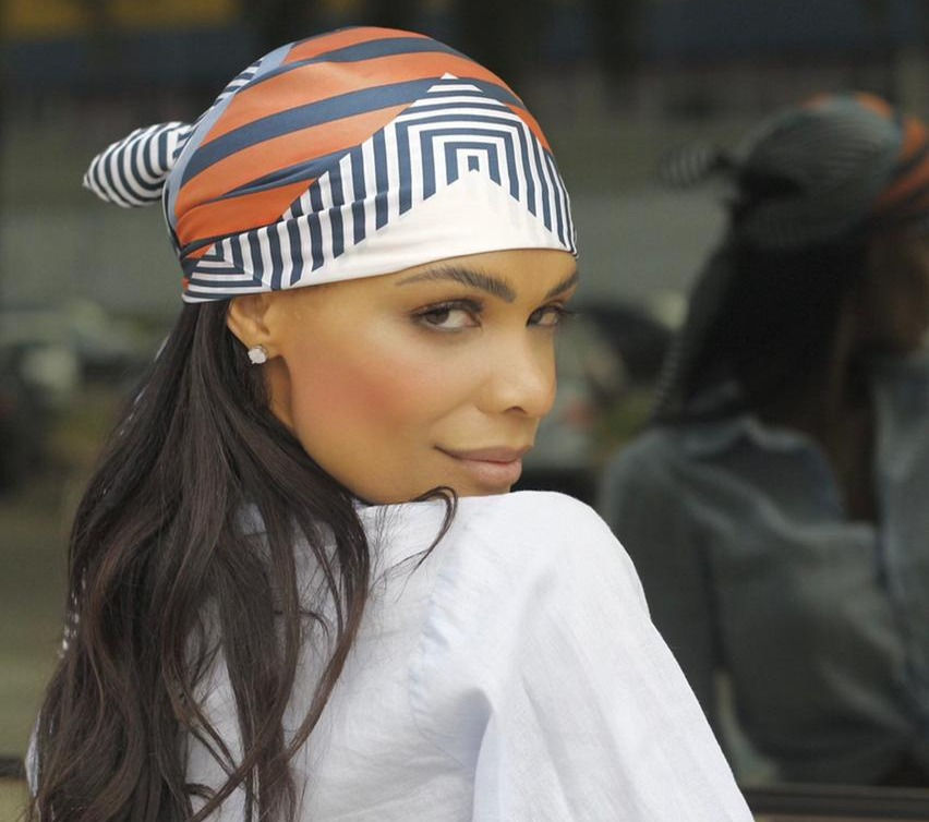 5 maneiras criativas de usar lenço na cabeça
Como usar lenço no cabelo: guia completo para iniciantes
Turbante de lenço: passo a passo para um look elegante
Lenço na cabeça: dicas para não escorregar e durar o dia todo
Estilos de lenço na cabeça para cada ocasião
