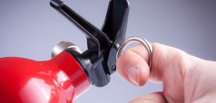 O que fazer se o fogo no carro estiver descontrolado?