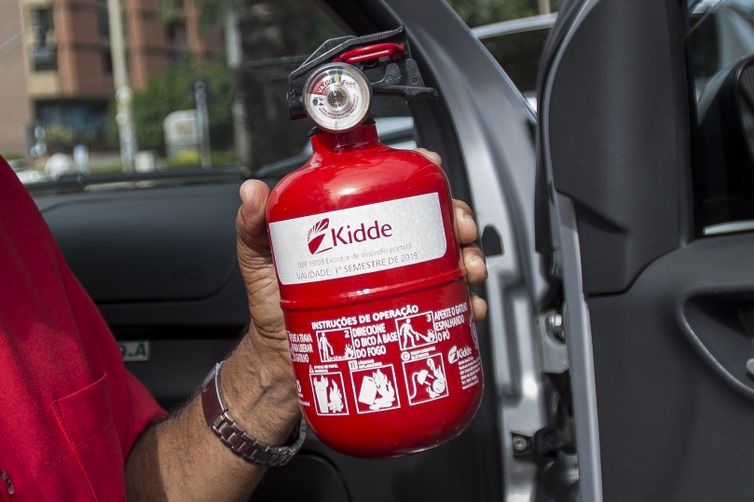 Mitos e verdades sobre o uso do extintor automotivo