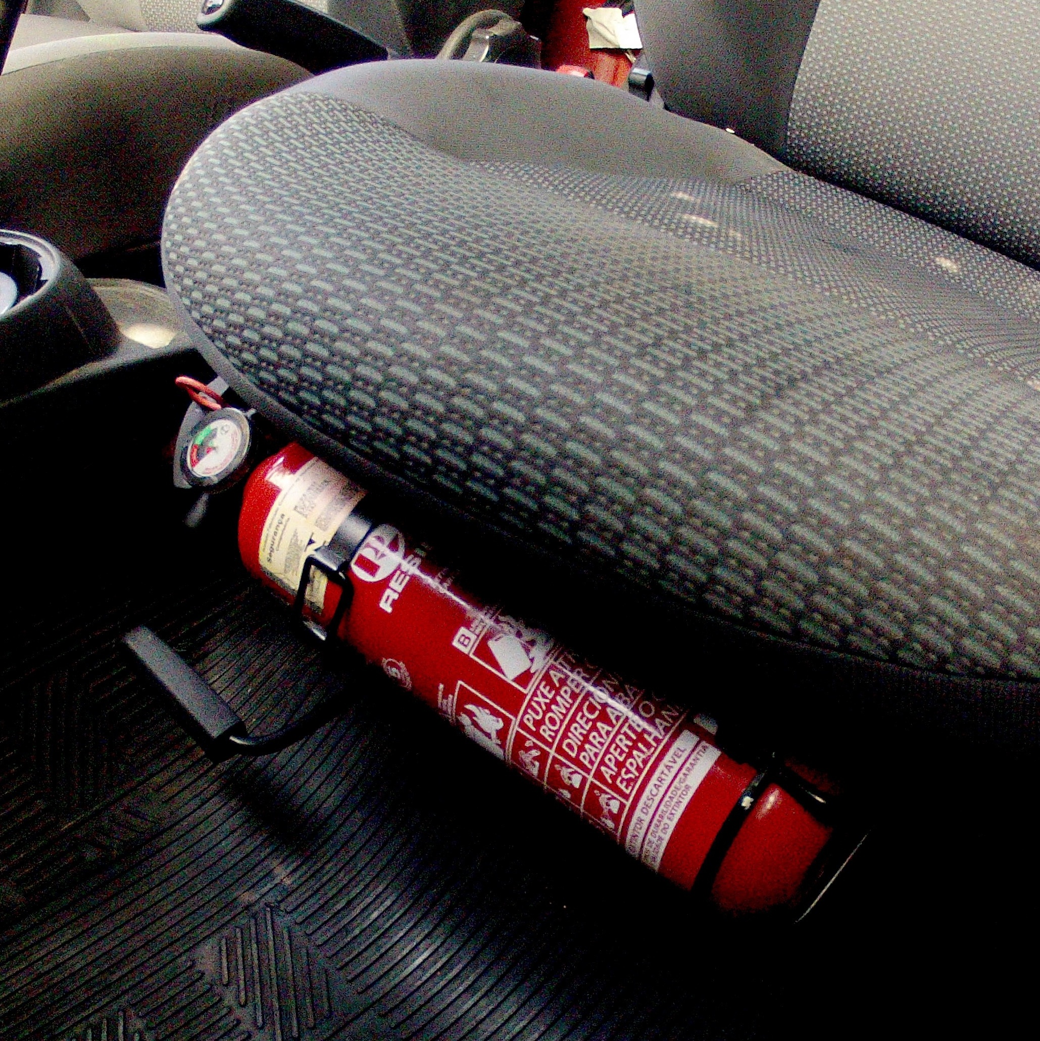 Manutenção do extintor veicular: O que verificar e quando trocar?