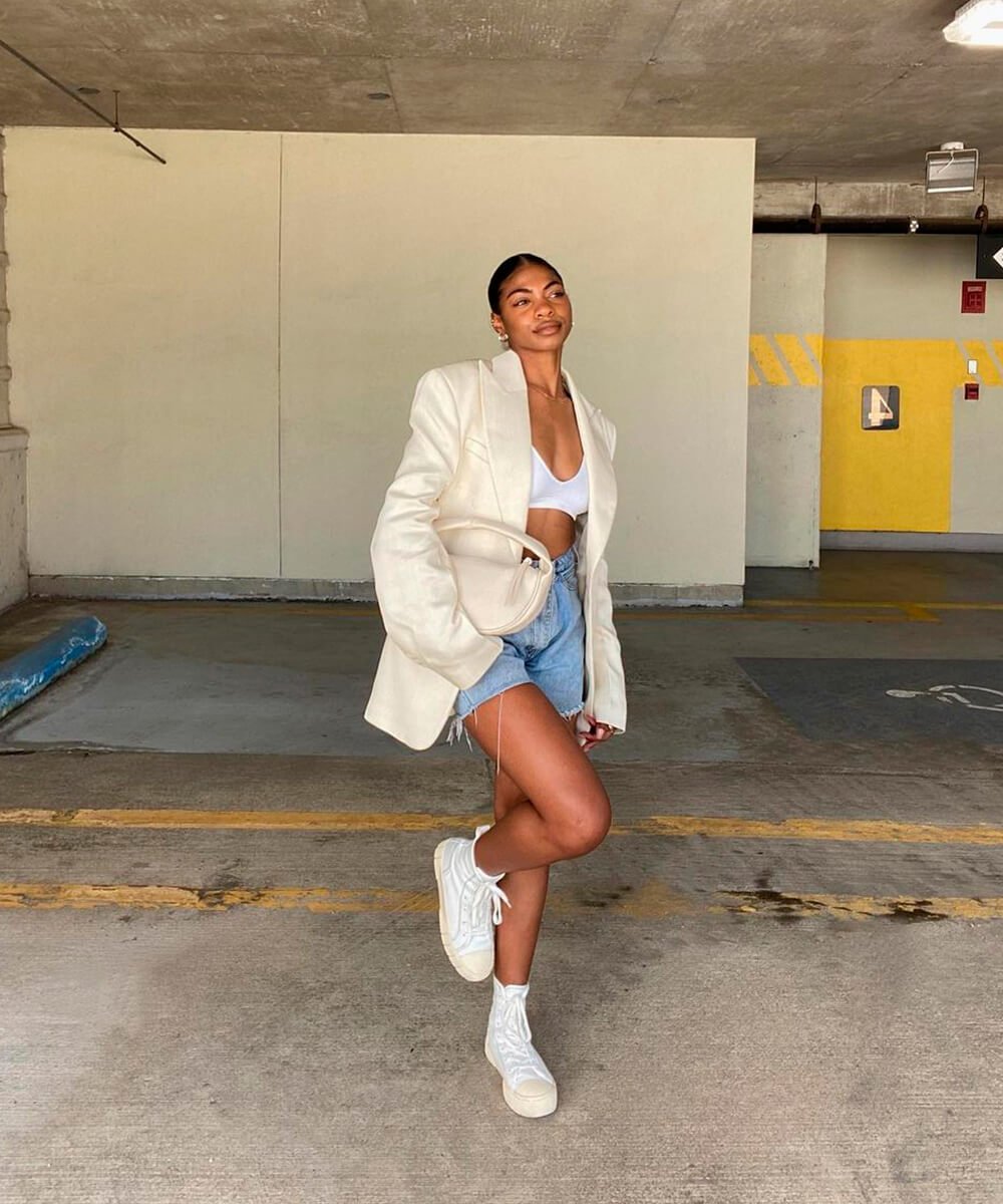 como usar short jeans com blazer feminino para um look elegante