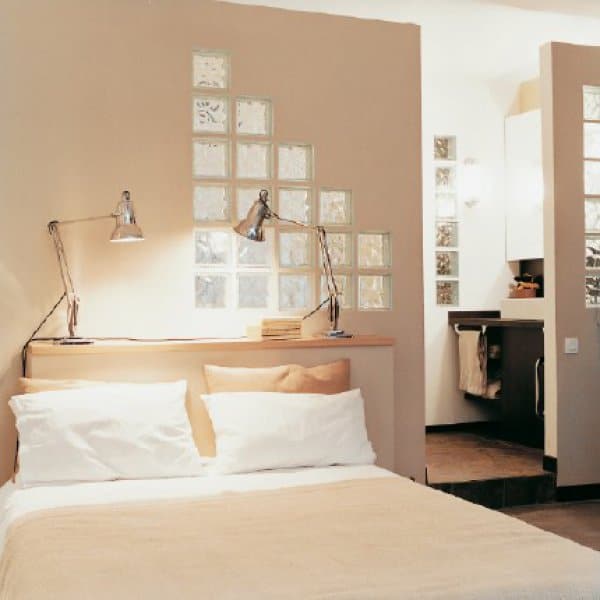 como usar tijolos de vidro na decoração