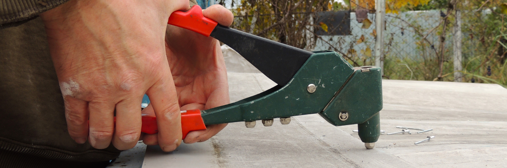 como usar uma rebitadora