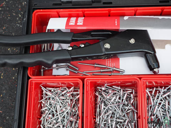 Erros Comuns ao Usar uma Rebitadora Manual e Como Evitá-los