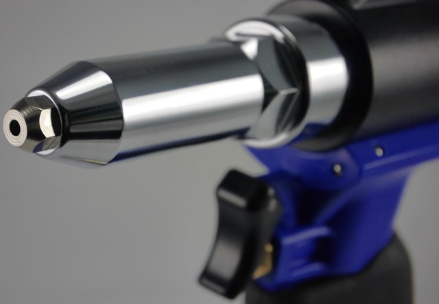 como usar uma rebitadora