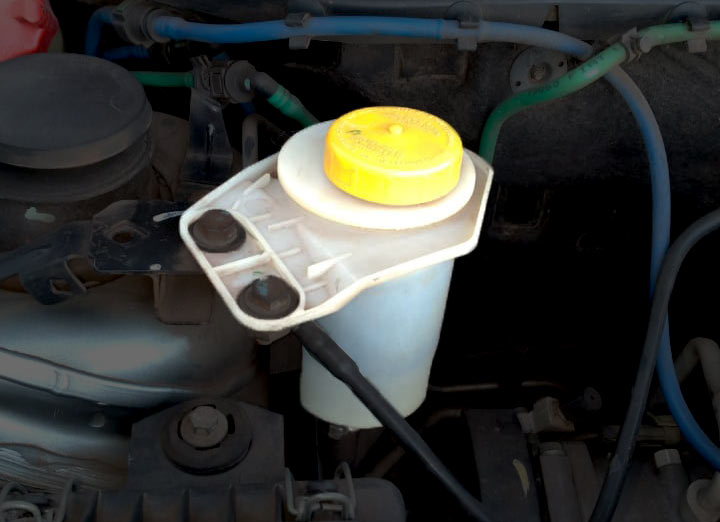 5 Sinais de que seu Fluido de Direção Hidráulica Precisa ser Trocado