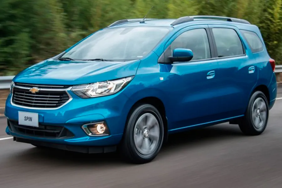 Top 5 carros seminovos com o maior porta-malas para famílias