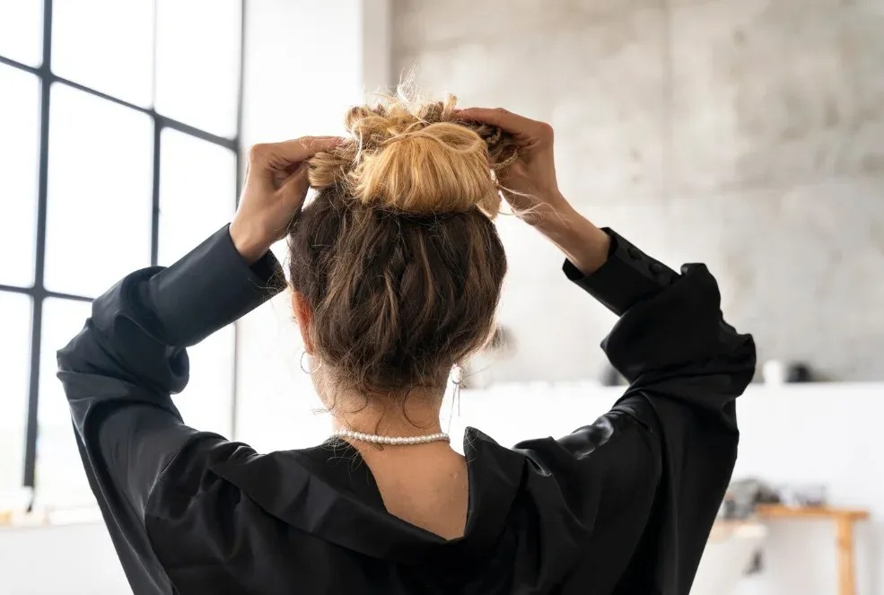 5 ideias de títulos:
1. Guia Completo: Como Fazer o Coque Perfeito em Minutos
2. Desvende os Segredos dos Diferentes Tipos de Coque
3. Os Melhores Produtos para um Coque Impecável o Dia Todo
4. Coque Simples: A Solução Ideal para Dias de Correria e Cabelos Sujos
5. Transforme seu Visual: Tutoriais de Coque para Todas as Ocasiões