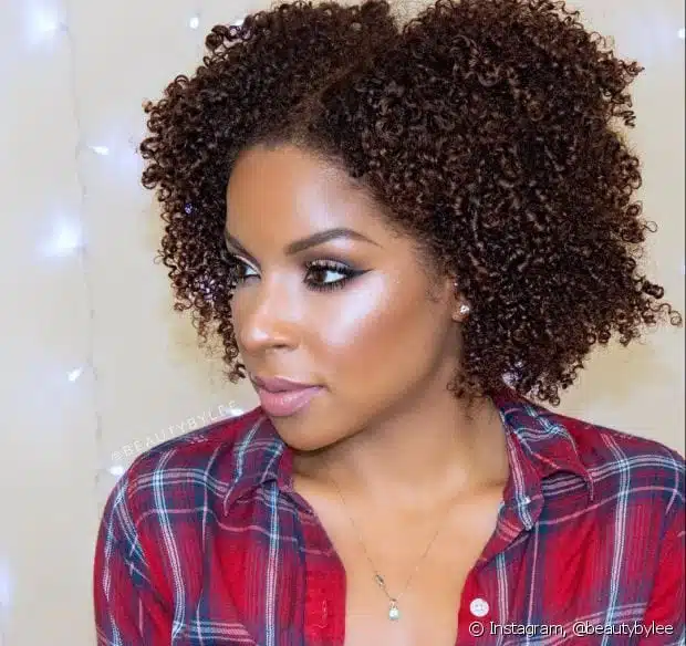 Cabelo Chocolate em Cabelos Escuros: Transformação Sutil e Brilhante