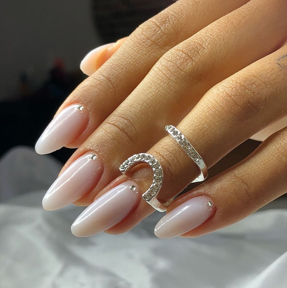 esmalte claro que rejuvenesce