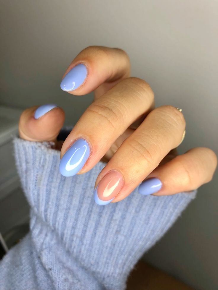 unhas claras e delicadas inspiração