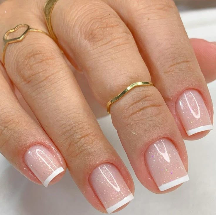 esmalte claro com francesinha