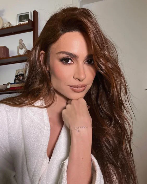 Cuidados essenciais para cabelos coloridos em tons quentes