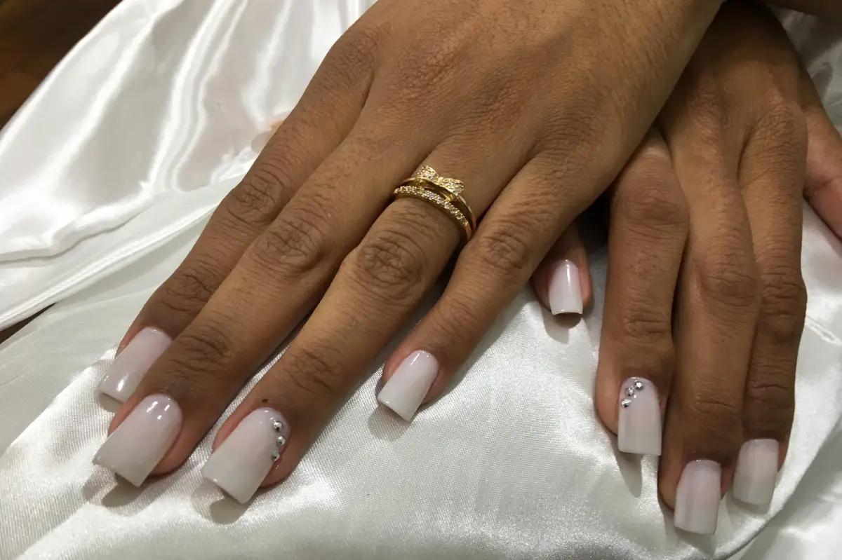 cores de esmalte para pele morena