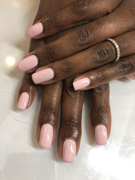 Tendências de esmaltes 2026: cores elegantes para realçar sua pele