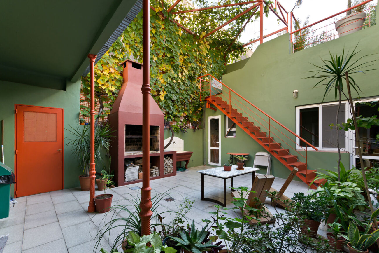 cores para muro com portão de madeira