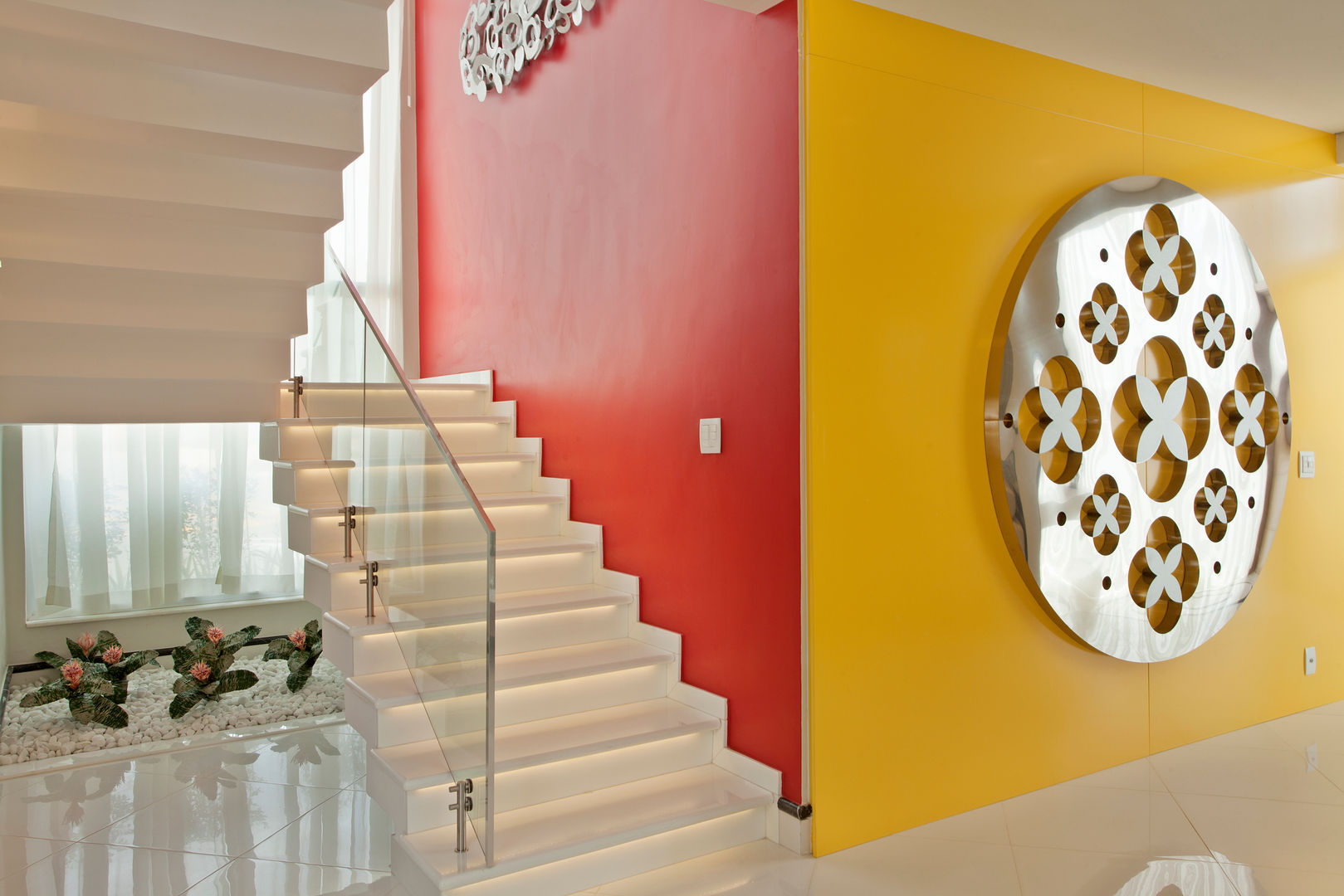 combinação amarelo mostarda e cinza decoração