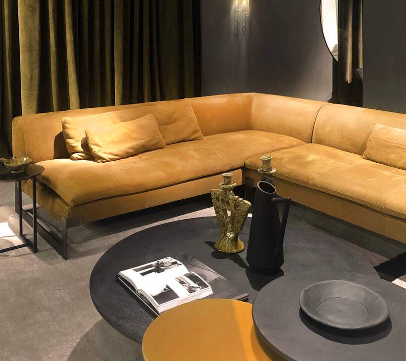 como usar amarelo mostarda na sala