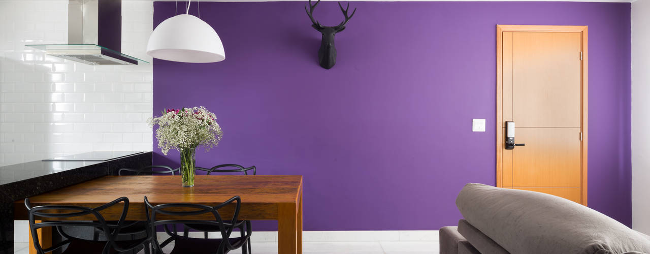 roxo escuro e cinza