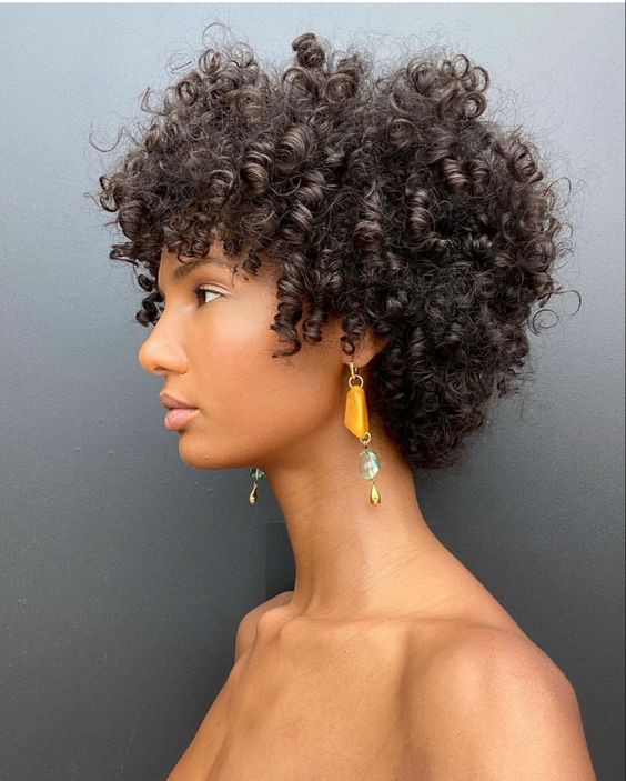 5 ideias de títulos para posts sobre cortes de cabelo crespo médio:
1. Cortes de Cabelo Crespo Médio: Tendências e Inspirações para 2025
2. Descubra o Corte Médio Perfeito para o Seu Cabelo Crespo
3. Black Power Médio e Shaggy Hair: Os Cortes em Alta para Cabelos Crespos
4. Como Escolher o Corte Médio Ideal para o Seu Formato de Rosto Crespo
5. Dicas Essenciais de Manutenção para Cortes de Cabelo Crespo Médio