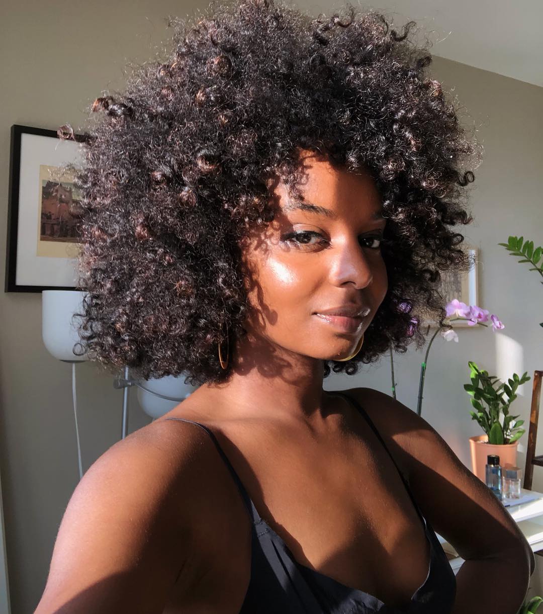 5 ideias de títulos para posts sobre cortes de cabelo crespo médio:
1. Cortes de Cabelo Crespo Médio: Tendências e Inspirações para 2025
2. Descubra o Corte Médio Perfeito para o Seu Cabelo Crespo
3. Black Power Médio e Shaggy Hair: Os Cortes em Alta para Cabelos Crespos
4. Como Escolher o Corte Médio Ideal para o Seu Formato de Rosto Crespo
5. Dicas Essenciais de Manutenção para Cortes de Cabelo Crespo Médio