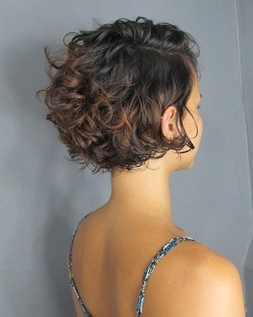 corte em camadas para cabelo ondulado curto