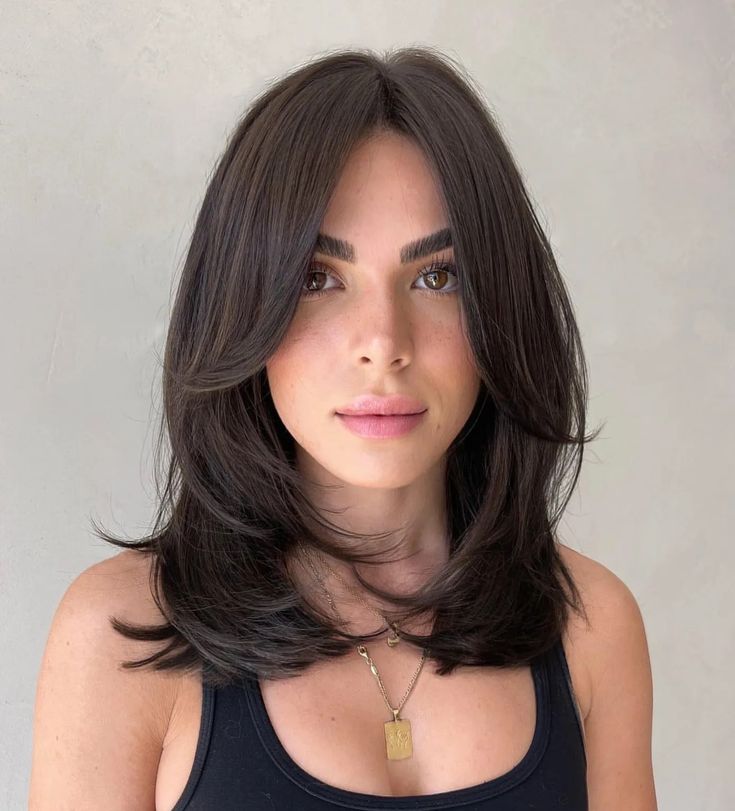 corte médio liso com franja