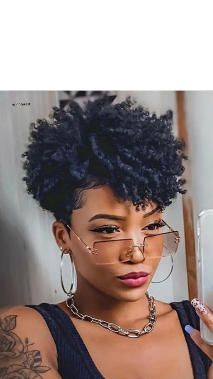 corte de cabelo afro feminino moderno