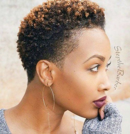 corte de cabelo afro feminino volumoso