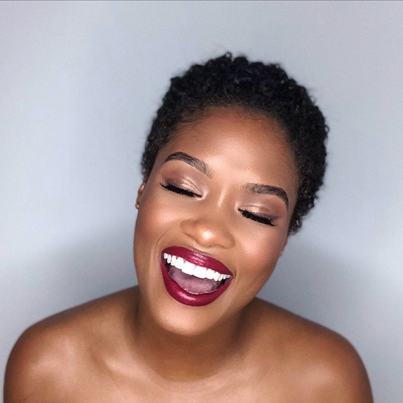 corte de cabelo afro feminino para valorizar o rosto