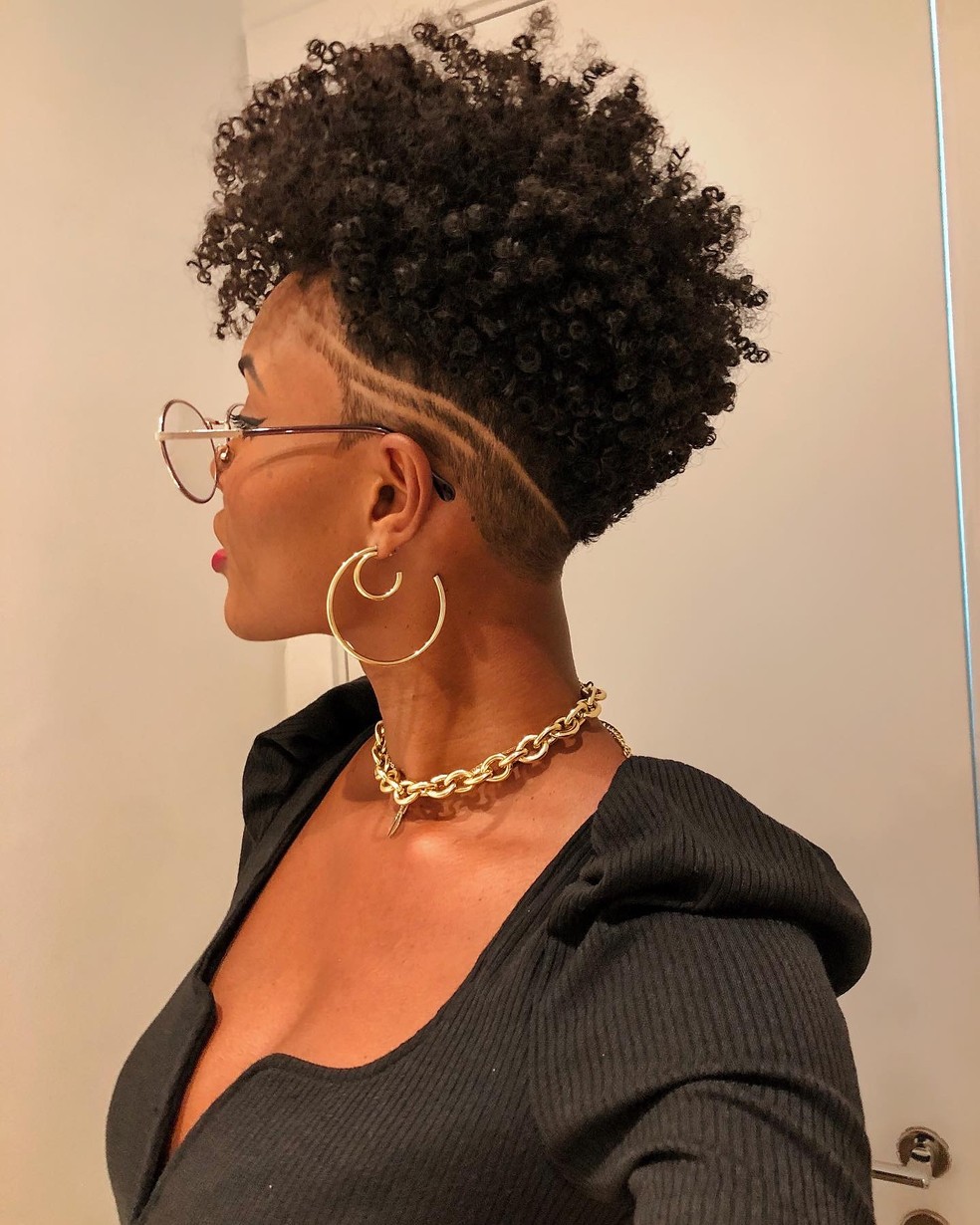corte de cabelo afro feminino curto