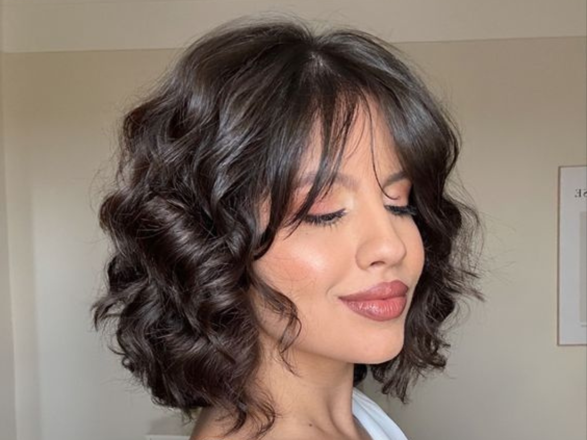 Cortes em Camadas e Repicados: O Segredo para Cabelos Ondulados com Movimento