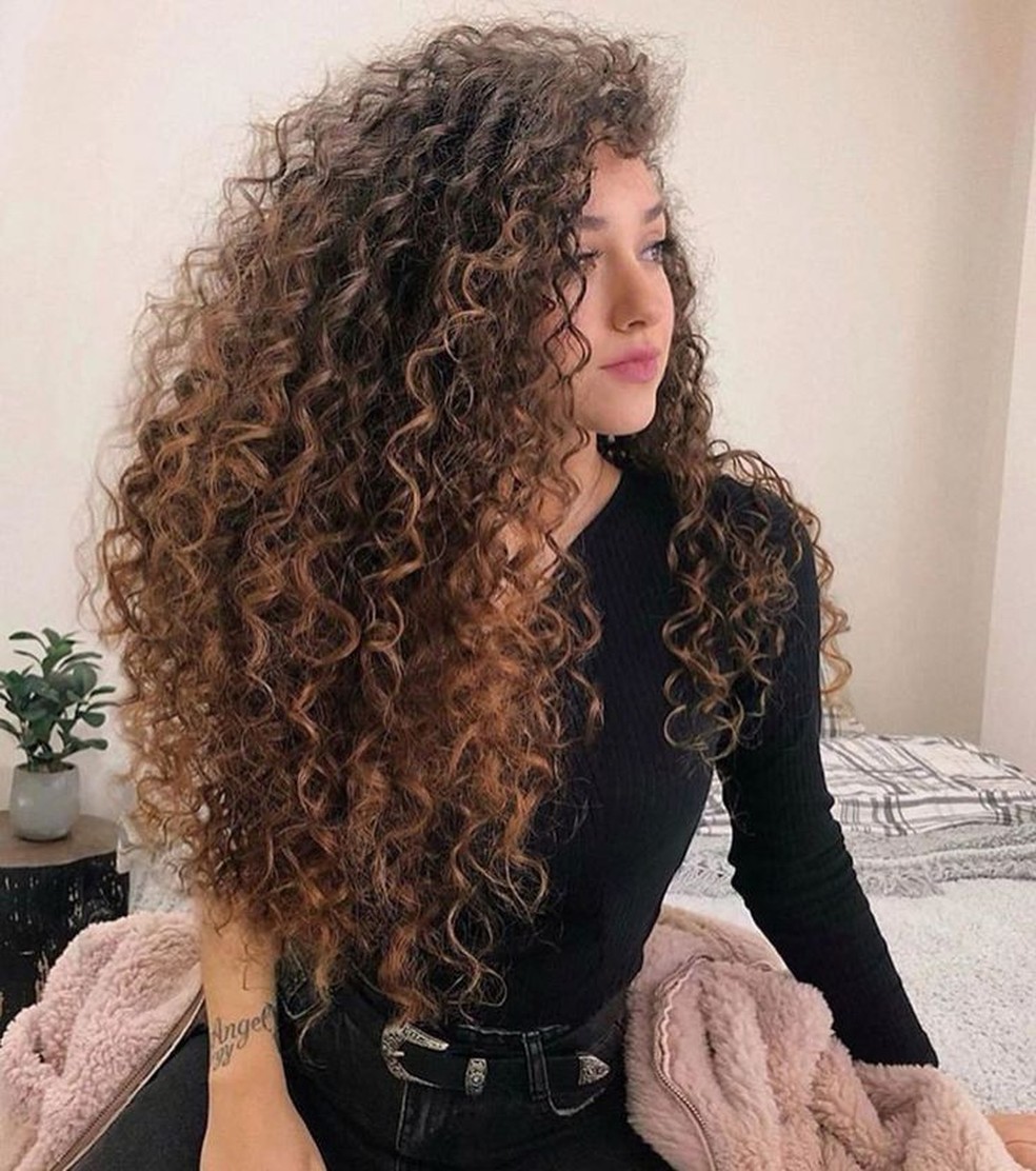 corte em camadas cabelo ondulado 2026