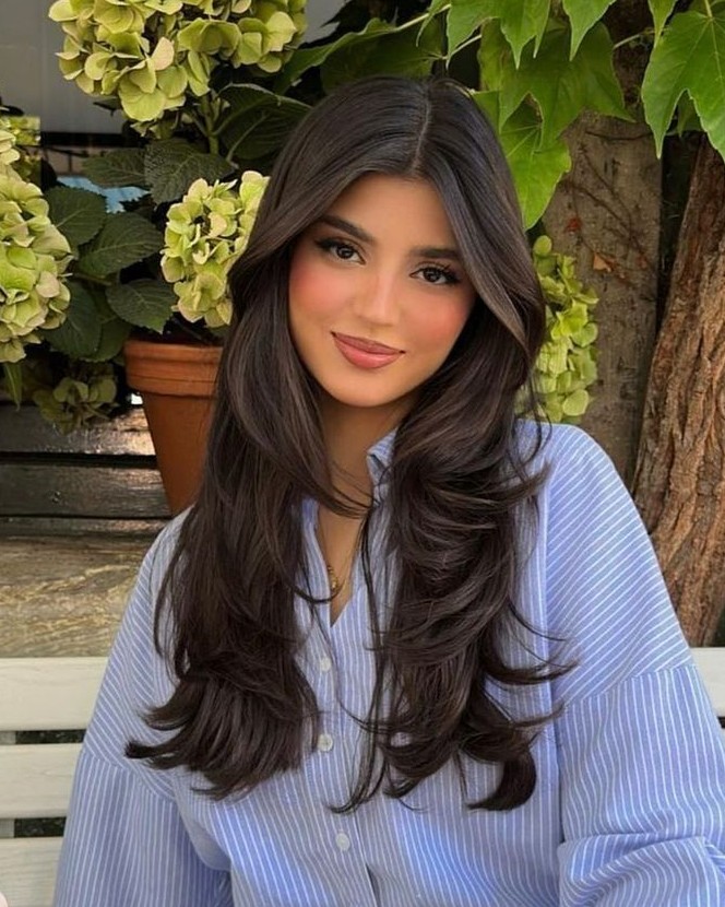 corte em camadas longas para afinar o rosto