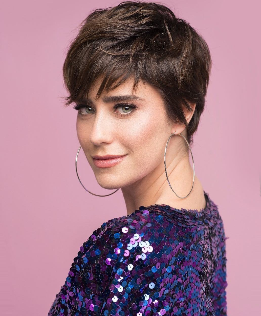 Franjas para Pixie Cut: Qual o Melhor Estilo para o Seu Formato de Rosto?