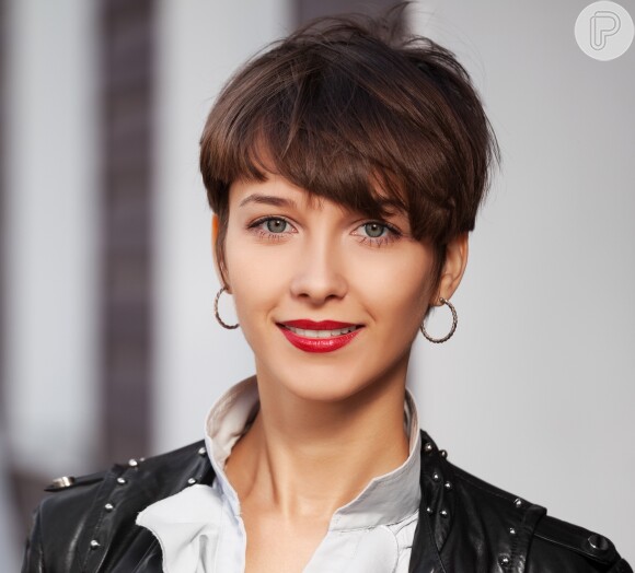 Corte Joãozinho Cacheado: Dicas de Estilo e Produtos para Cabelos Curtos