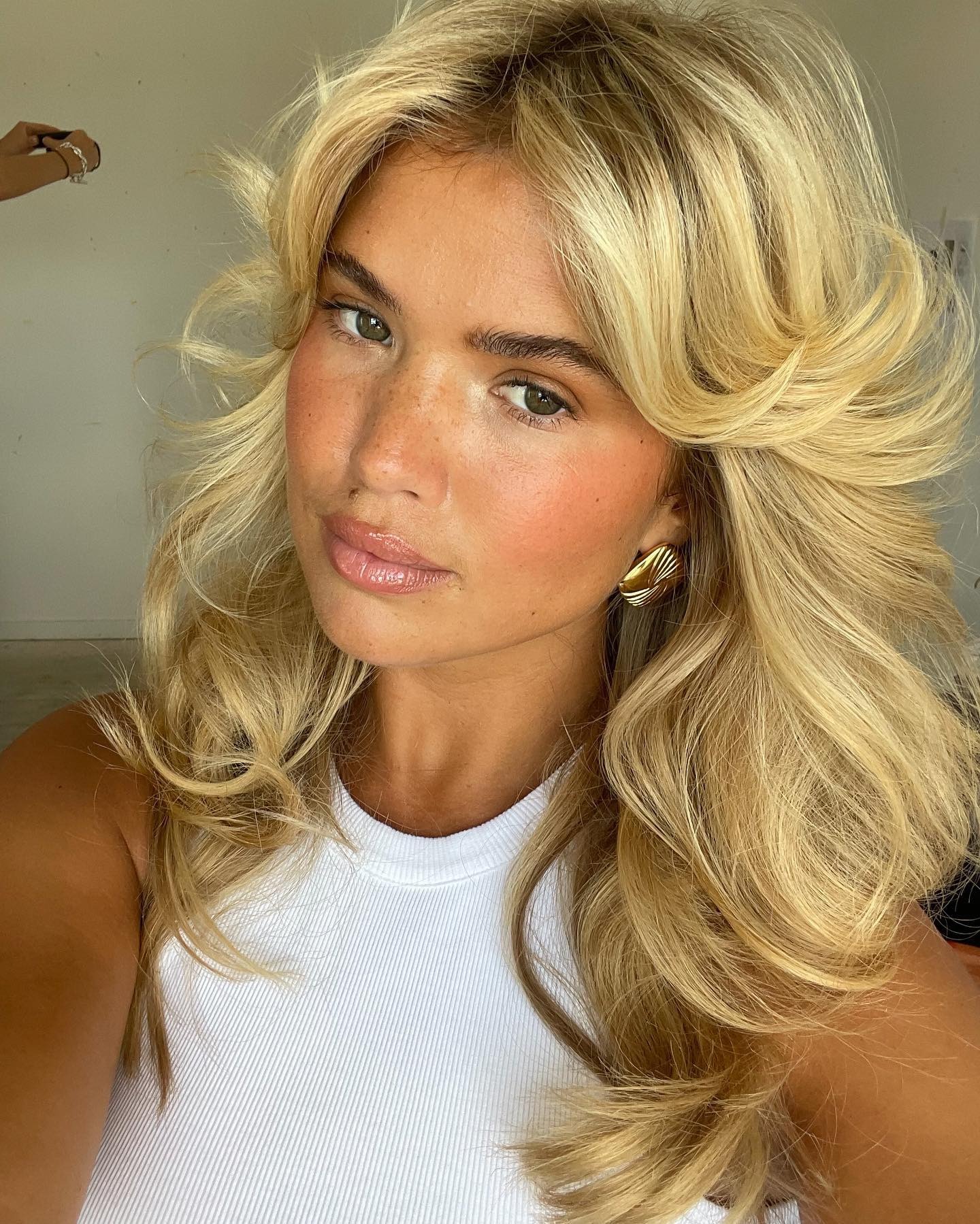 corte médio com franja longa para cabelo fino
