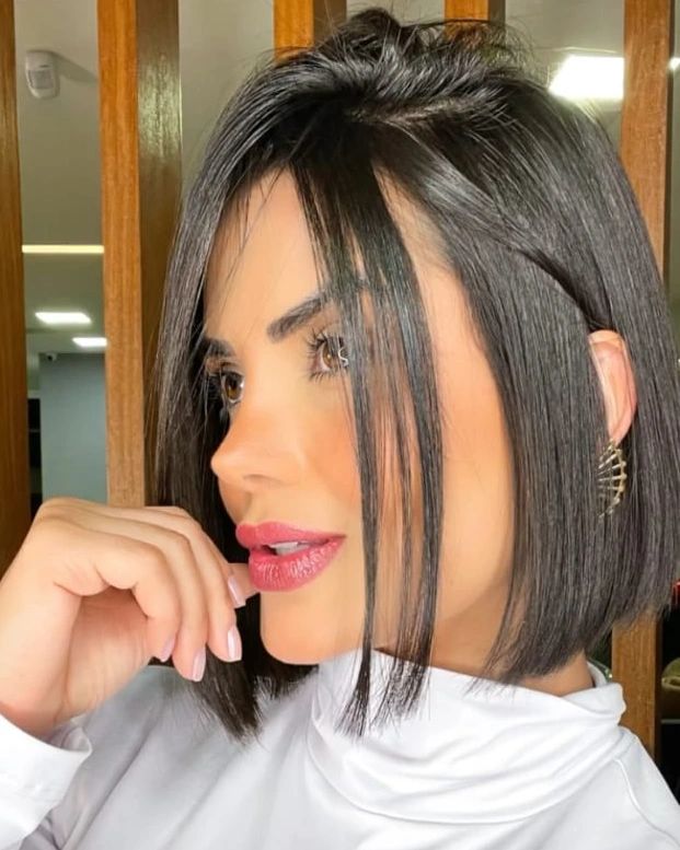 corte médio com franja longa para pouco cabelo
