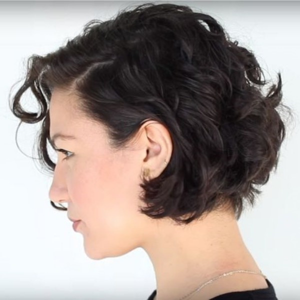 cortes que rejuvenescem cabelo ondulado médio