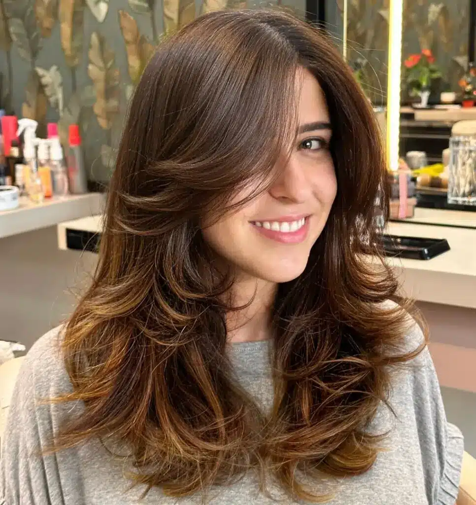 cortes médios que valorizam cabelo ondulado