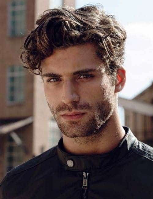 melhor corte para cabelo ondulado médio
