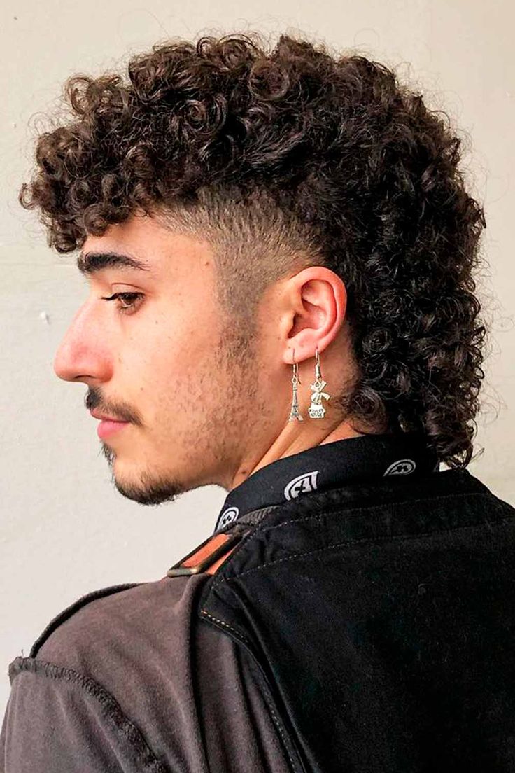 Estilização e Manutenção
3. Como o Mullet Cacheado Transforma Seu Look: Inspirações e Tendências
4. Mullet Cacheado: A Combinação Perfeita de Clássico e Modernidade para Cachos
5. Do Corte à Finalização: Tudo o que Você Precisa Saber sobre o Mullet em Cabelos Cacheados