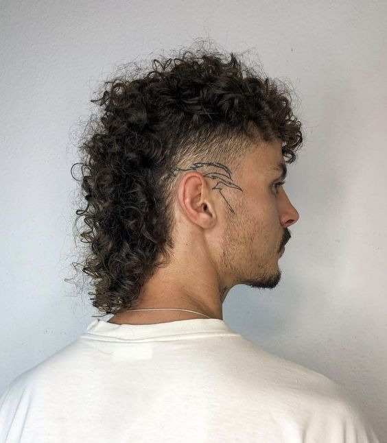 mullet cacheado feminino